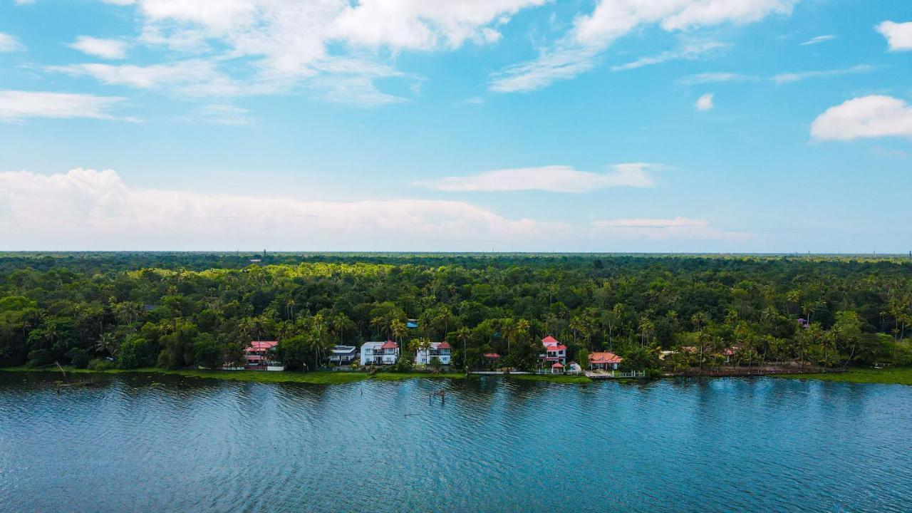 Seclude By The Lake, Alleppey Hotel Alappuzha Buitenkant foto